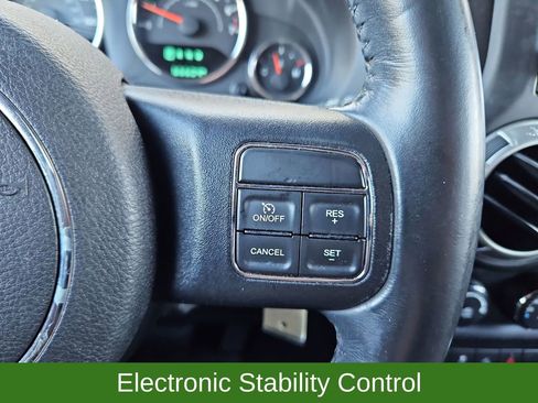 Used 2017 Jeep Wrangler Unlimited Rubicon w/ Connectivity Group image 12