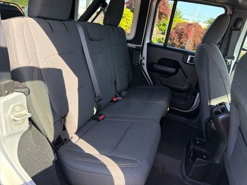 Used 2024 Jeep Wrangler Unlimited Sport AWD/4WD image 17