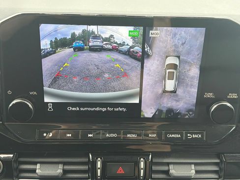 Used 2022 Nissan Pathfinder SL w/ Lighting Package (N92) AWD/4WD image 31