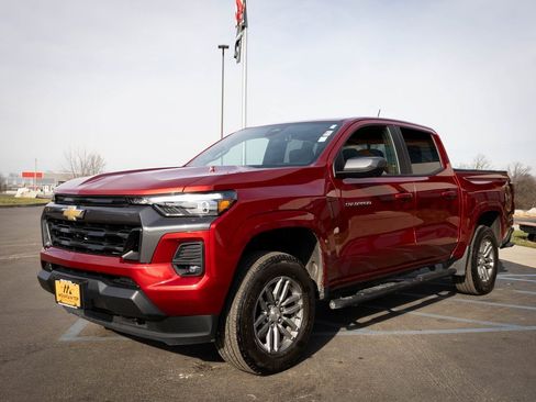Used 2024 Chevrolet Colorado LT w/ LT Convenience Package III image 19