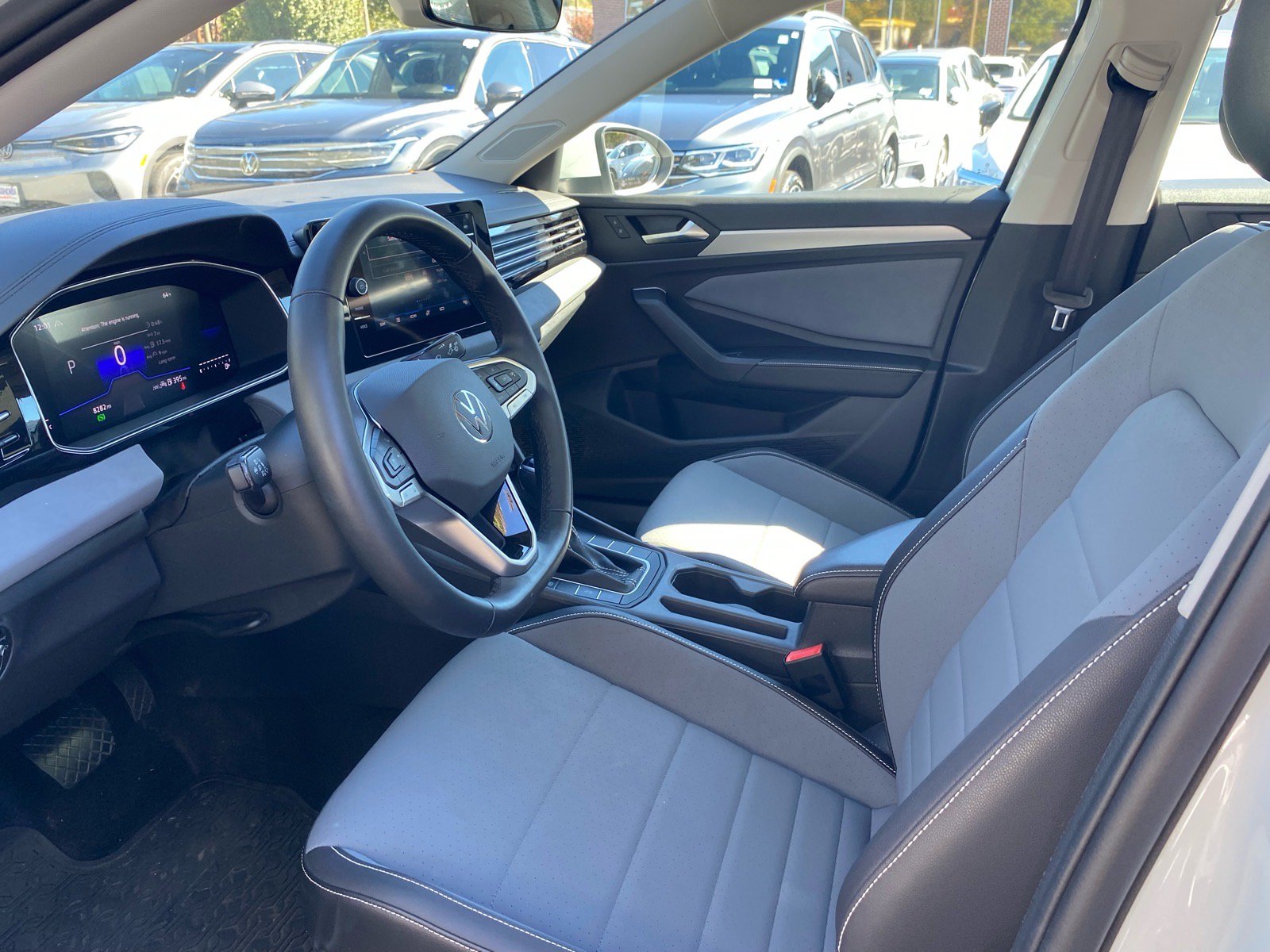 Certified 2025 Volkswagen Jetta SE w/ Sunroof Package FWD image 13