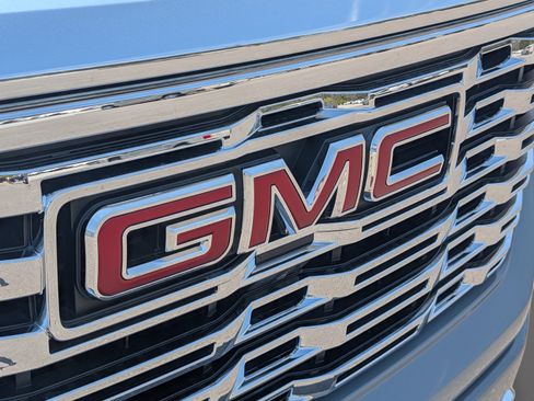 Used 2025 GMC Sierra 1500 Denali w/ Denali Reserve Package AWD/4WD image 5