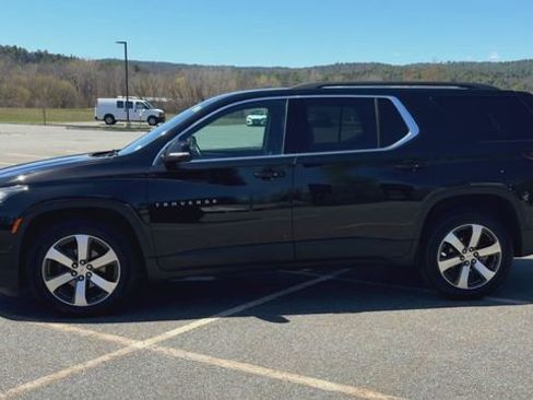 Used 2023 Chevrolet Traverse LT w/ LT Premium Package AWD/4WD image 5