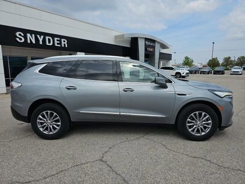 Used 2023 Buick Enclave Essence FWD image 40