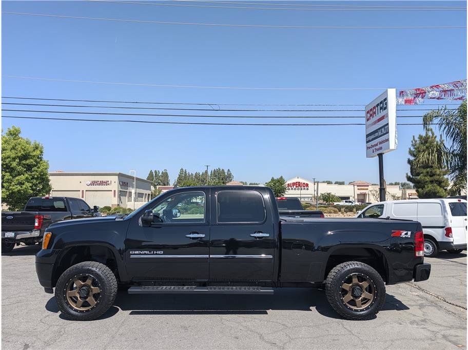 Used 2011 GMC Sierra 2500 Denali w/ Suspension Package, Off-Road AWD/4WD image 16