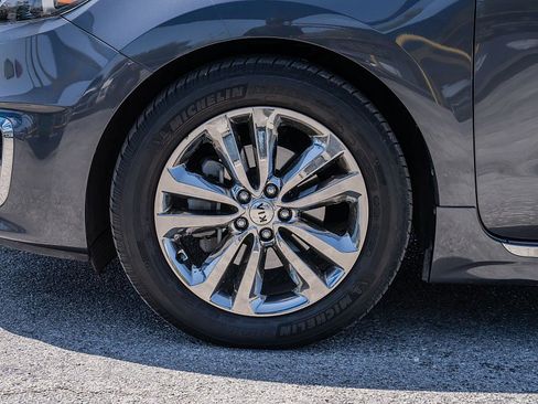 Used 2016 Kia Sedona SX Limited image 32