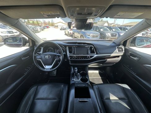 Used 2017 Toyota Highlander Limited image 4