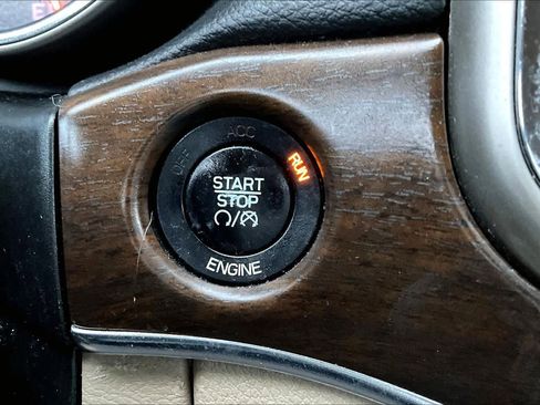 Used 2015 Jeep Grand Cherokee Limited w/ Luxury Group II image 34