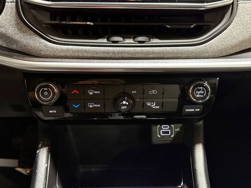 Used 2022 Jeep Compass Latitude image 21