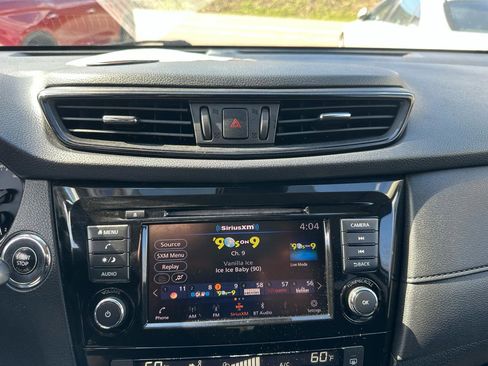 Used 2020 Nissan Rogue SV image 14