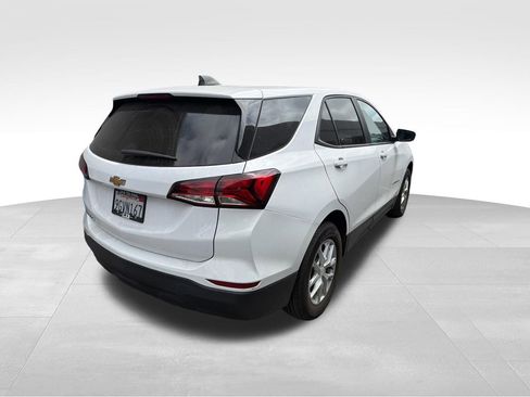 Used 2023 Chevrolet Equinox LS w/ LS Convenience Package FWD image 3