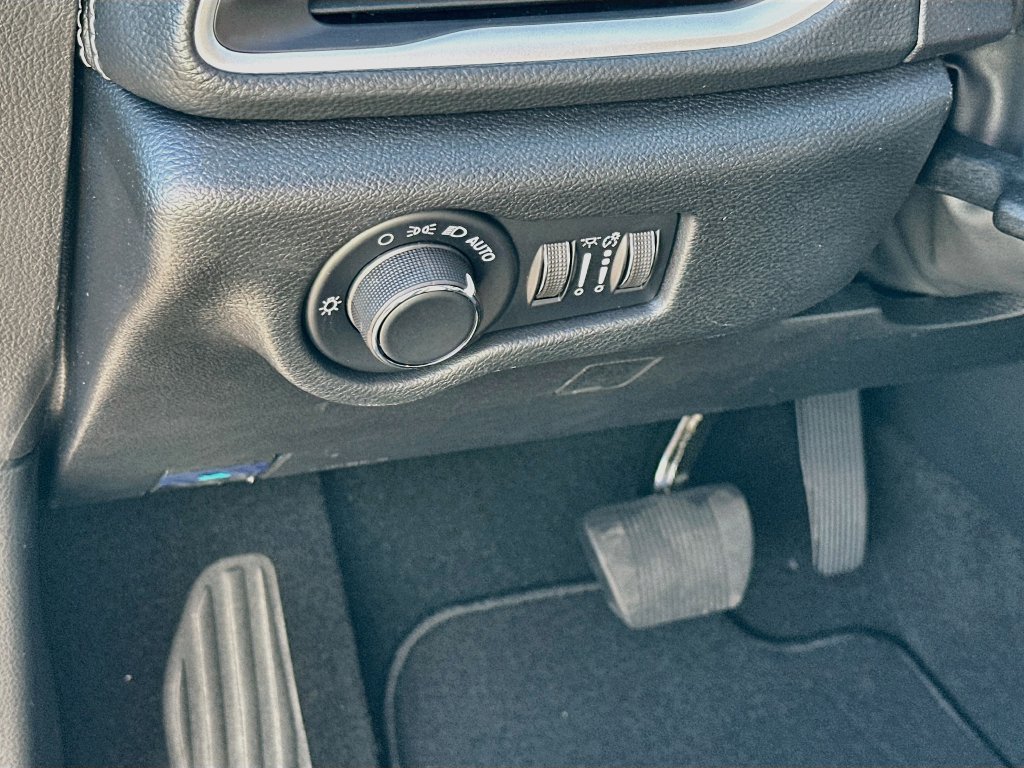 New 2027 Chrysler Pacifica Select FWD image 13