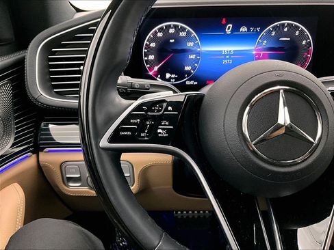 Used 2026 Mercedes-Benz GLS 580 4MATIC image 21