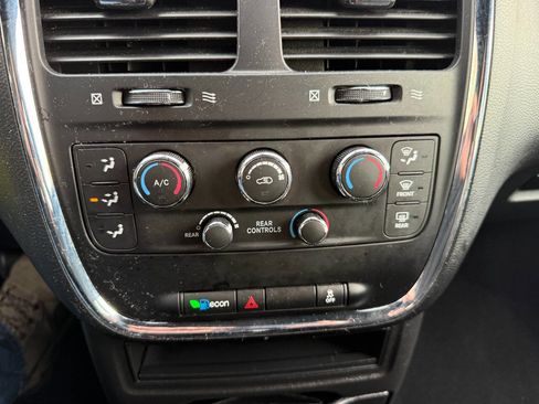 Used 2020 Dodge Grand Caravan SE image 20