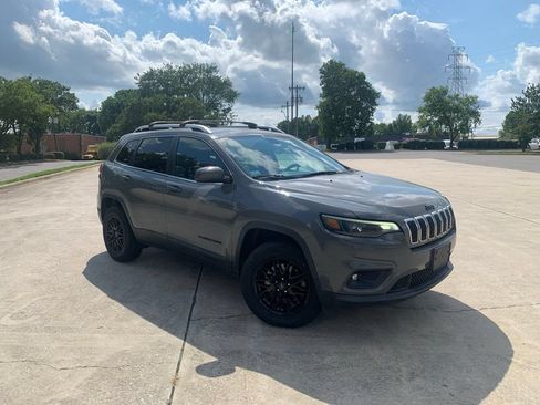 Used 2019 Jeep Cherokee Latitude Plus w/ Cold Weather Group AWD/4WD image 5