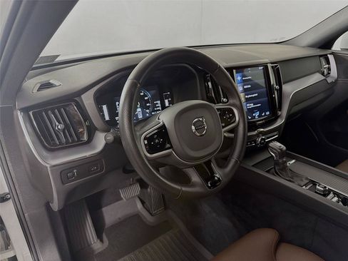 Used 2019 Volvo XC60 T6 Momentum w/ Premium Package AWD/4WD image 16