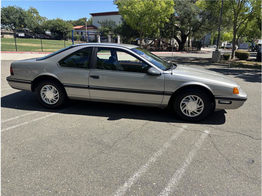 Used 1990 Ford Thunderbird LX RWD image 4