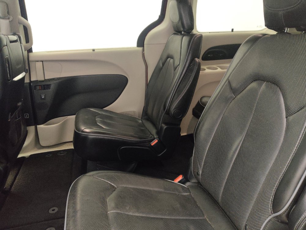 Used 2018 Chrysler Pacifica Limited FWD image 18