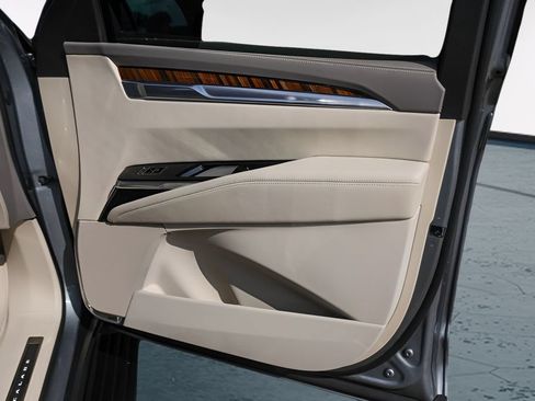 Used 2025 Cadillac Escalade Sport Platinum w/ LPO, ONYX Package AWD/4WD image 33