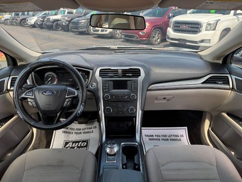 Used 2018 Ford Fusion SE FWD image 20