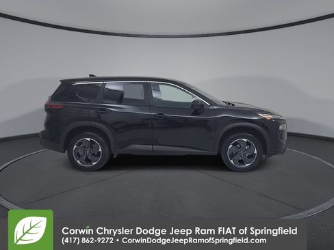 Used 2025 Nissan Rogue SV FWD image 17