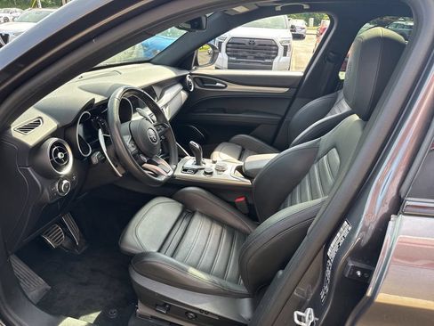 Used 2022 Alfa Romeo Stelvio Veloce AWD/4WD image 27