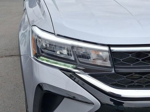 Certified 2022 Volkswagen Taos S image 9