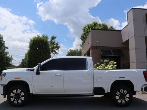 Used 2024 GMC Sierra 2500 Denali w/ Denali Reserve Package AWD/4WD image 10