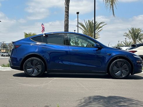 Used 2026 Tesla Model Y Long Range RWD image 3