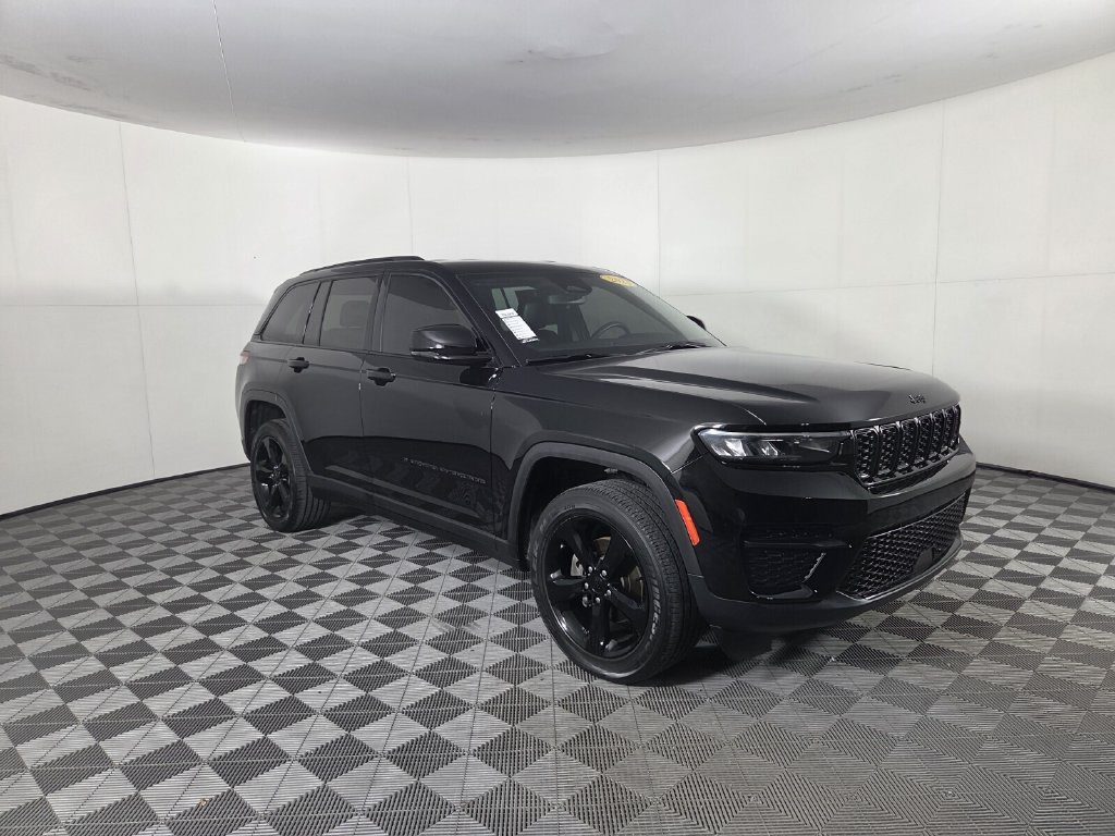 Used 2023 Jeep Grand Cherokee Altitude AWD/4WD image 23
