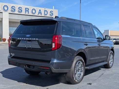 Certified 2025 Ford Expedition Active image 2