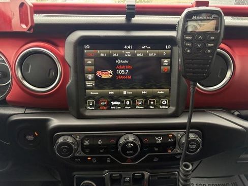 Used 2022 Jeep Gladiator Rubicon w/ LED Lighting Group AWD/4WD image 18