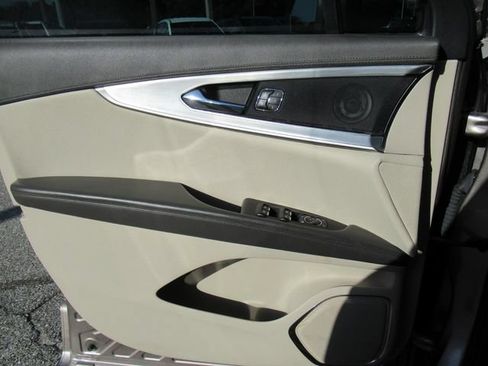 Used 2020 Lincoln Nautilus FWD image 21