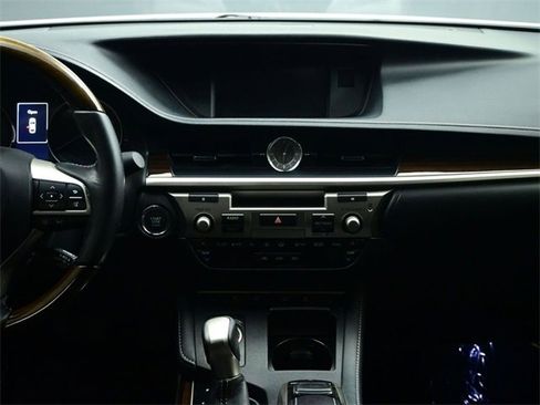 Used 2016 Lexus ES 350 w/ Luxury Package w/Wood Trim image 6