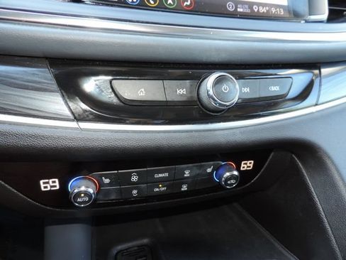 Certified 2021 Buick Enclave Essence w/ Sport Touring Edition FWD image 27