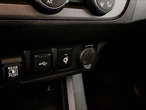 Used 2020 Toyota Tacoma TRD Off-Road w/ Blackout Package image 31