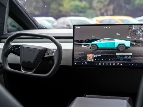 Used 2024 Tesla Cybertruck AWD Crew Cab image 13