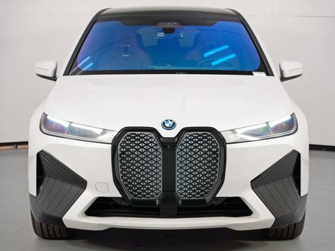 Used 2024 BMW iX xDrive50 w/ Premium Package image 52