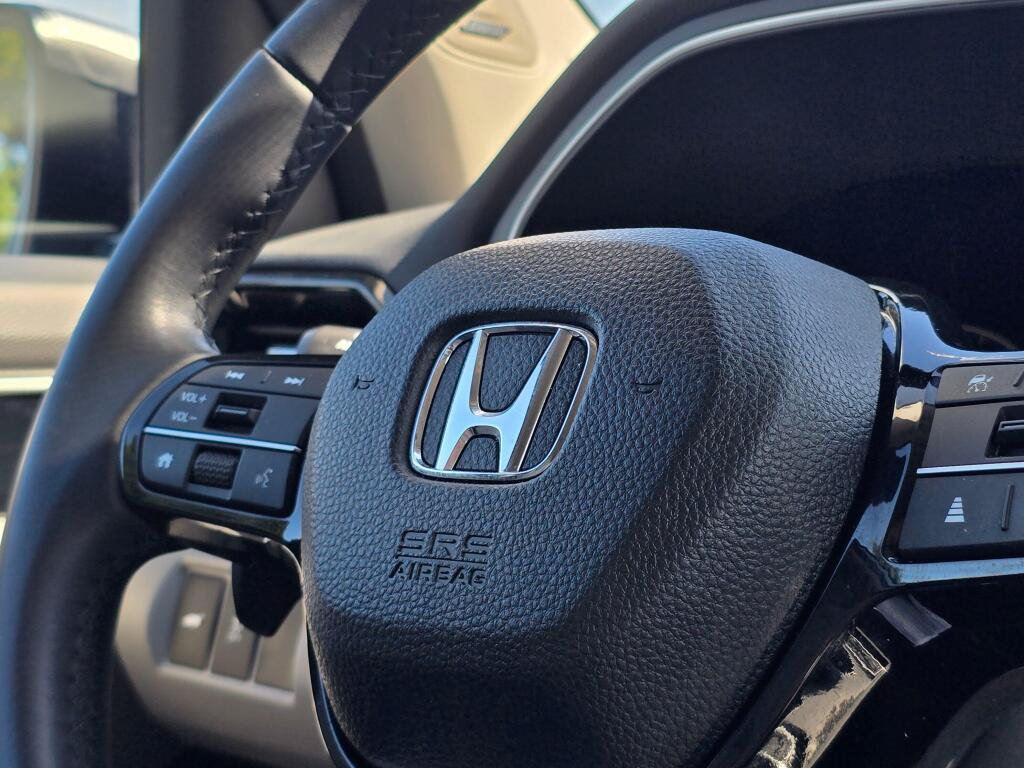 Certified 2025 Honda Pilot Touring image 28