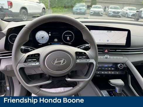 Used 2024 Hyundai Elantra SEL w/ Convenience Package FWD image 20