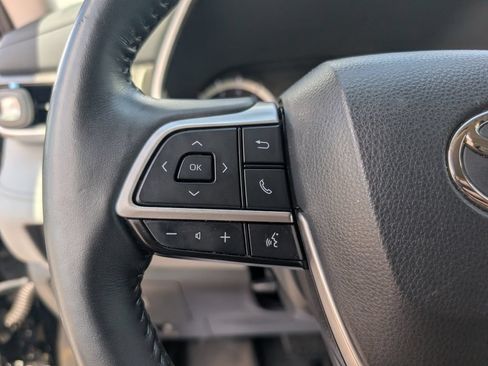 Used 2022 Toyota Highlander XLE FWD image 20