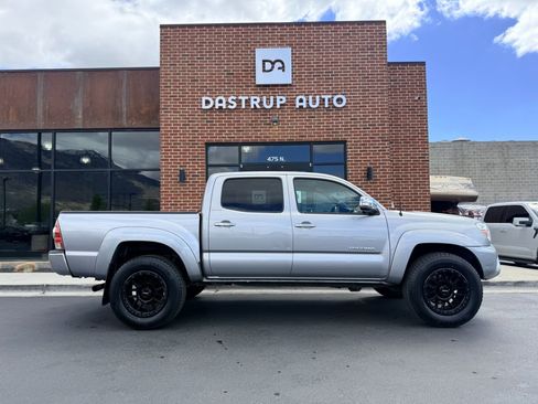 Used 2014 Toyota Tacoma 4x4 Double Cab w/ Limited Package image 8