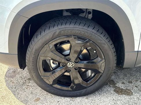 New 2025 Volkswagen Taos SEL AWD/4WD image 6