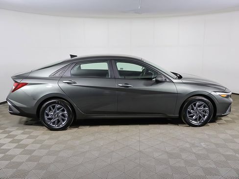 Used 2024 Hyundai Elantra SEL image 13