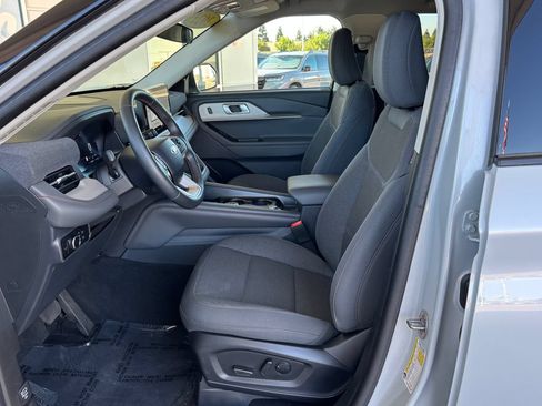 Used 2025 Ford Explorer Active AWD/4WD image 23