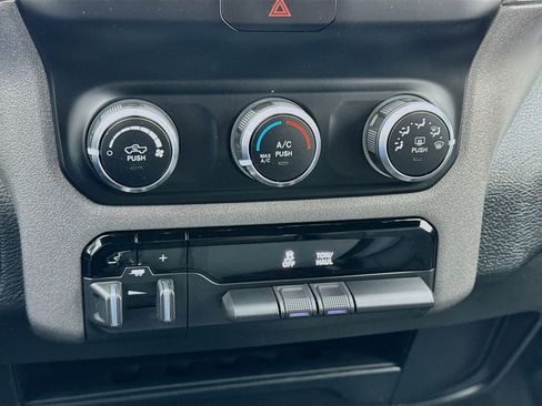 Used 2022 RAM 2500 Tradesman w/ Chrome Appearance Group image 12