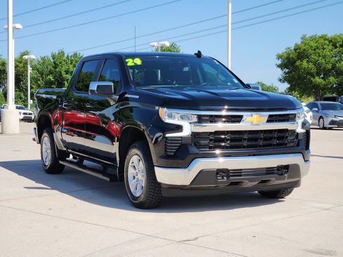 Used 2024 Chevrolet Silverado 1500 LT w/ Leather Package AWD/4WD image 3