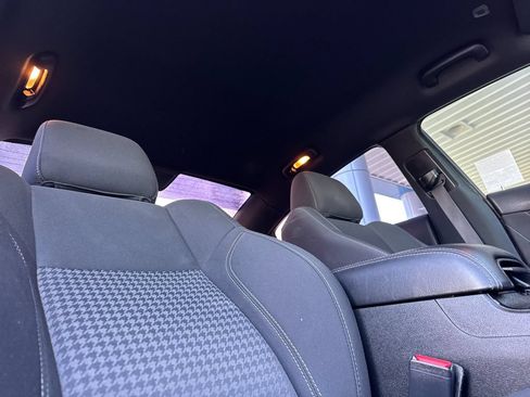 Used 2018 Dodge Charger R/T w/ Blacktop Package RWD image 17