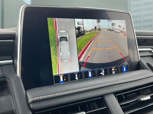 Used 2023 GMC Yukon XL SLT w/ SLT Luxury Package image 16