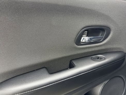 Used 2020 Honda HR-V LX image 27